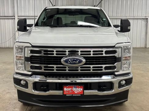 Used 2025 Ford F250 XLT AWD/4WD image 2