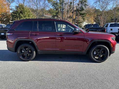 New 2025 Jeep Grand Cherokee Limited w/ Black Appearance Package image 9