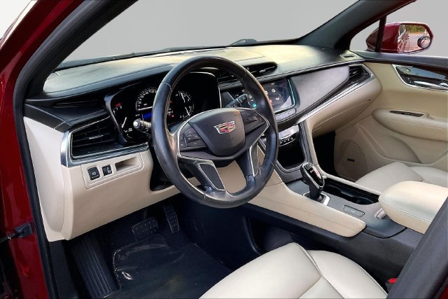 Used 2018 Cadillac XT5 FWD image 11