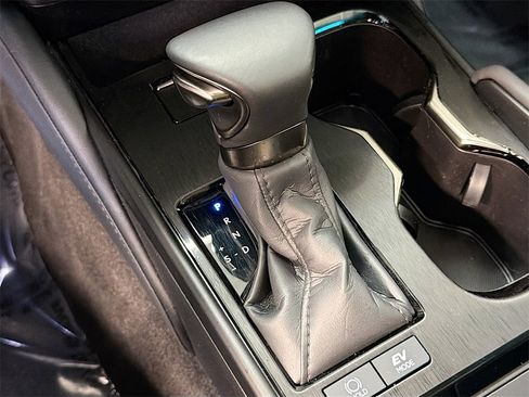 Used 2024 Lexus ES 300h w/ Accessory Package (Z2) image 16