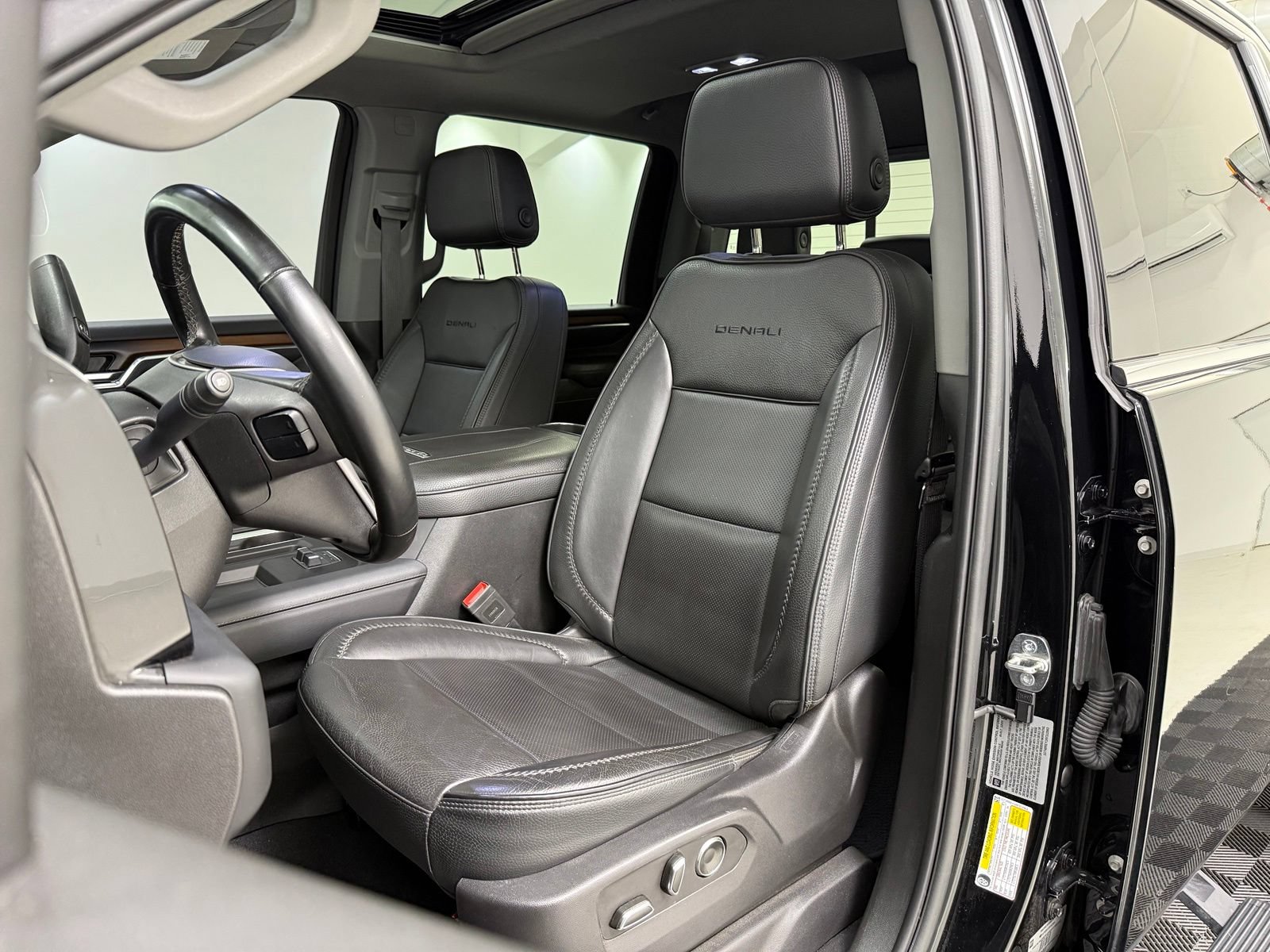 Used 2024 GMC Sierra 2500 Denali w/ Denali Reserve Package AWD/4WD image 18
