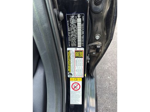 Used 2018 Toyota Camry LE image 5