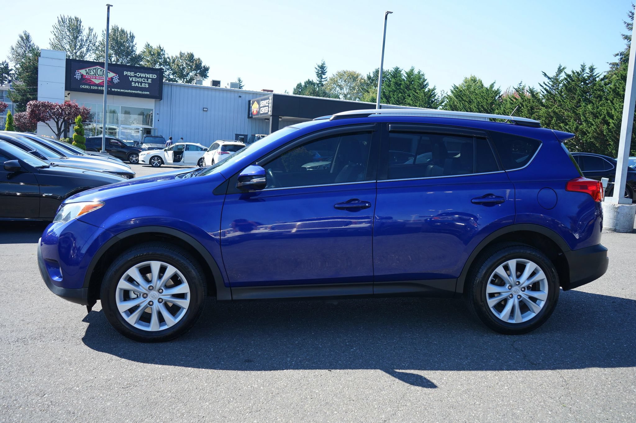 Used 2015 Toyota RAV4 Limited AWD/4WD image 2