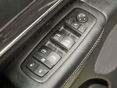 Certified 2017 Jeep Grand Cherokee Overland image 31