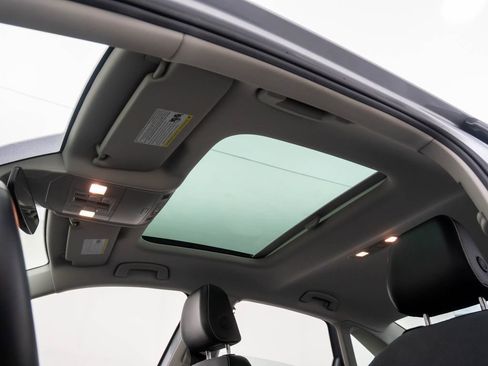 Used 2025 Volkswagen Jetta SE image 14