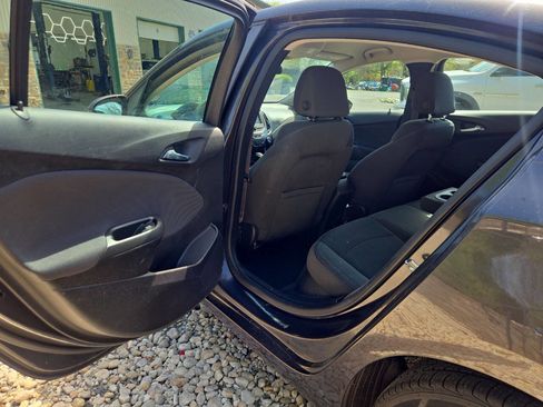 Used 2017 Chevrolet Cruze LT w/ Convenience Package image 14