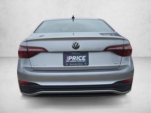 Used 2024 Volkswagen Jetta SE FWD image 7