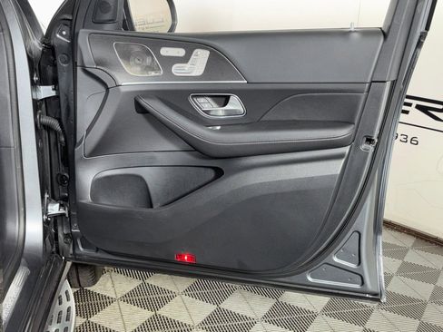 Used 2025 Mercedes-Benz GLS 450 4MATIC image 32