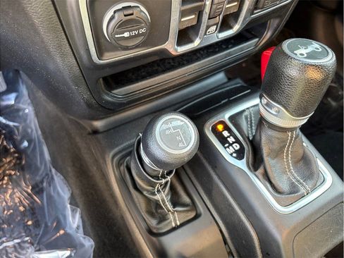 Used 2018 Jeep Wrangler Unlimited Sahara image 26