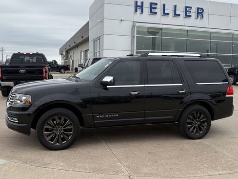 Used 2015 Lincoln Navigator 4WD image 3