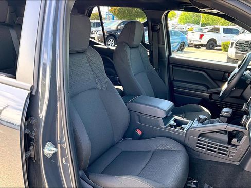 Used 2025 Toyota 4Runner SR5 AWD/4WD image 8