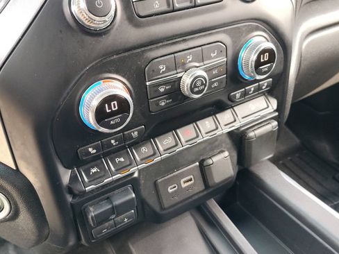 Used 2021 GMC Sierra 1500 SLT AWD/4WD image 32
