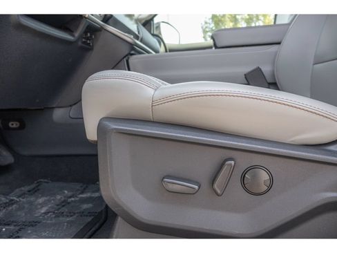 Used 2025 Ford Expedition Active AWD/4WD image 18