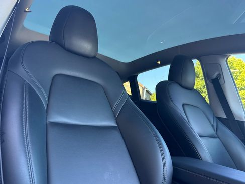 Used 2022 Tesla Model Y Long Range AWD/4WD image 20