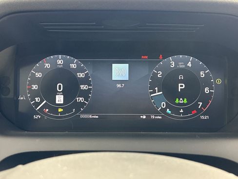 Used 2025 Land Rover Discovery Sport S image 18