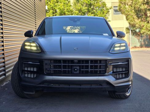 Certified 2025 Porsche Cayenne GTS AWD/4WD image 10