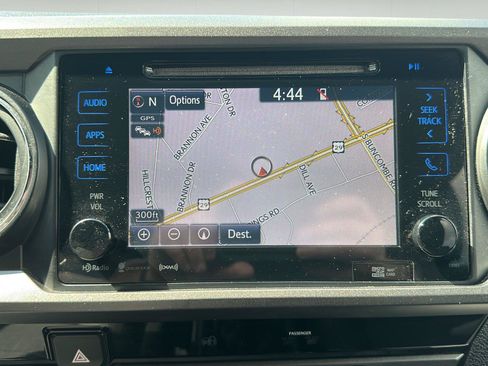 Used 2017 Toyota Tacoma TRD Sport AWD/4WD image 6