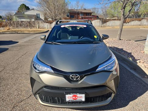 Used 2021 Toyota C-HR XLE image 5