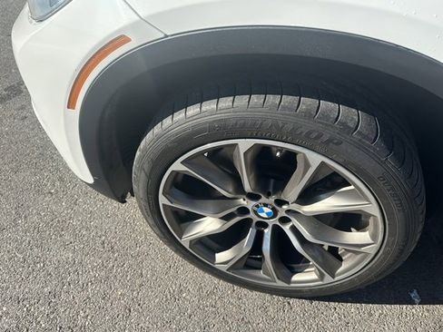 Used 2015 BMW X6 xDrive50i w/ Executive Package image 18