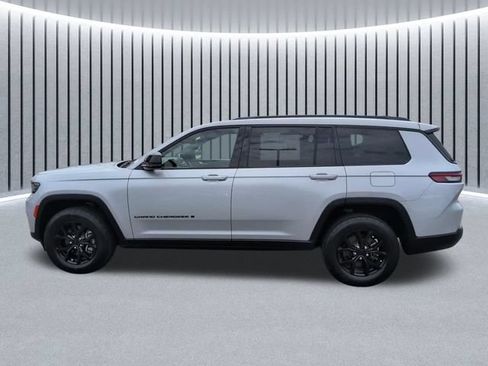 Used 2024 Jeep Grand Cherokee L Laredo AWD/4WD image 11