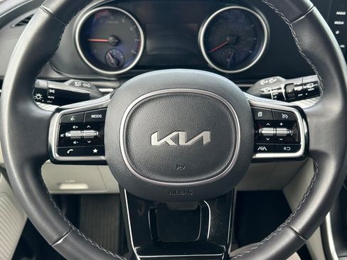 Used 2024 Kia Carnival LX image 23