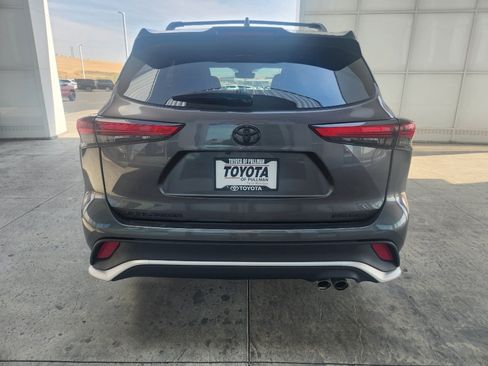Used 2023 Toyota Highlander XSE AWD/4WD image 7