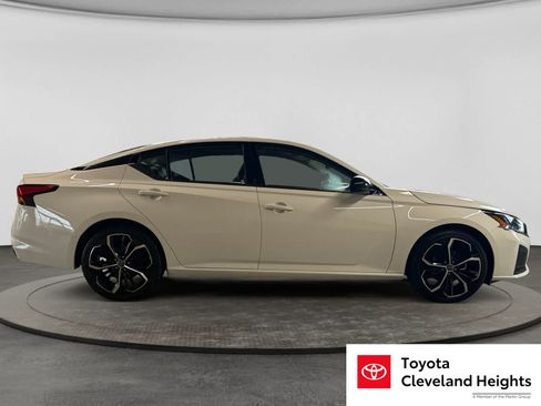 Used 2024 Nissan Altima 2.5 SR FWD image 4