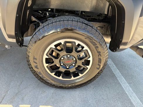 Used 2025 Toyota Tacoma TRD Off-Road AWD/4WD image 15