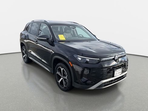 New 2026 Volkswagen Tiguan SE image 3