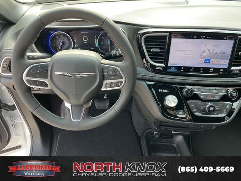 New 2026 Chrysler Pacifica Select image 7