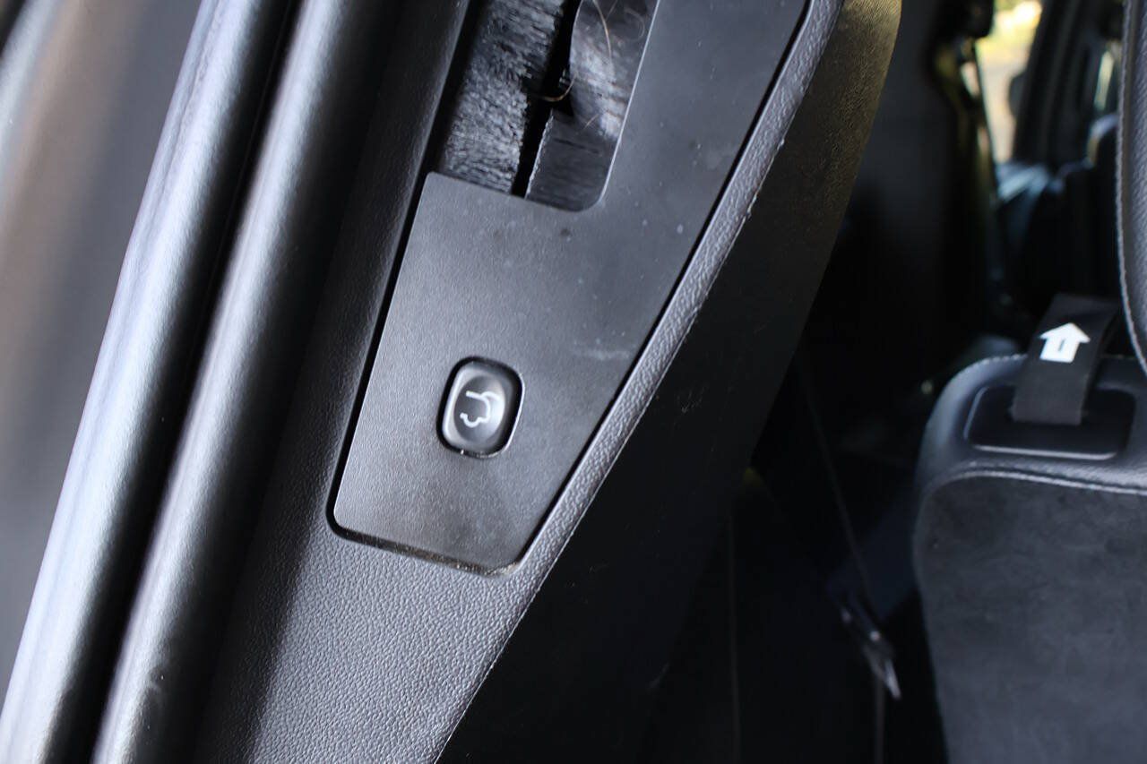 Used 2016 Dodge Grand Caravan SXT FWD image 18