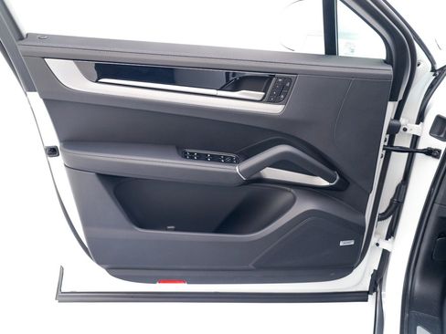 New 2026 Porsche Cayenne S image 23