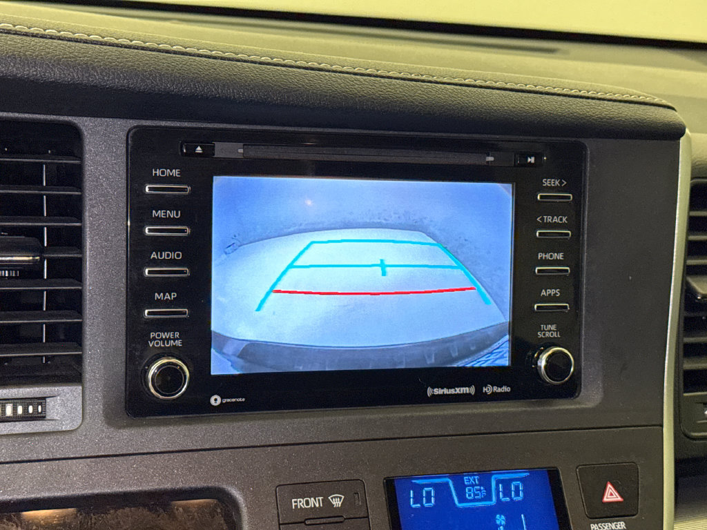 Used 2020 Toyota Sienna SE FWD image 24