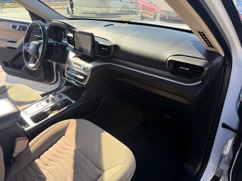 Used 2021 Ford Explorer XLT RWD image 26