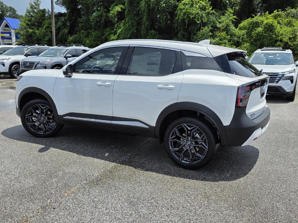 New 2025 Nissan Kicks SR FWD image 5