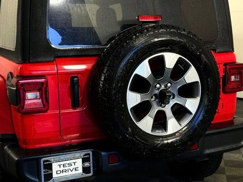Used 2022 Jeep Wrangler Unlimited Sahara w/ LED Lighting Group AWD/4WD image 16