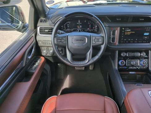 Certified 2023 GMC Yukon Denali Ultimate w/ LPO, Floor Liner Package AWD/4WD image 18