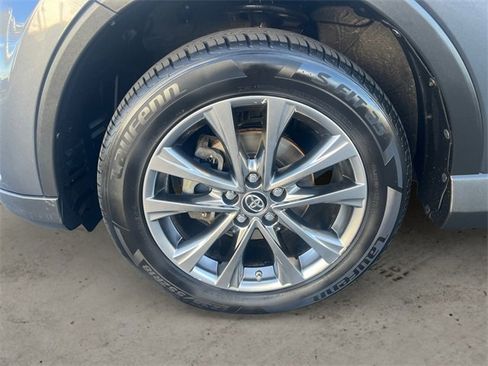 Used 2017 Toyota RAV4 Limited image 14
