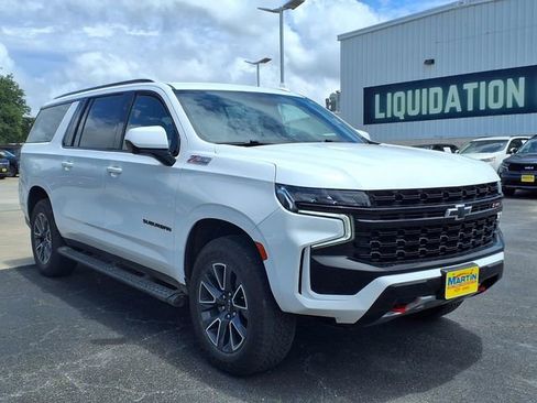 Used 2023 Chevrolet Suburban Z71 AWD/4WD image 3
