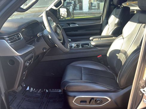 Used 2024 Jeep Wagoneer Series II image 17