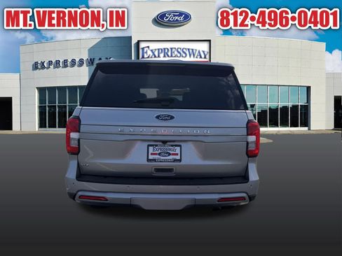 Used 2024 Ford Expedition XLT AWD/4WD image 8