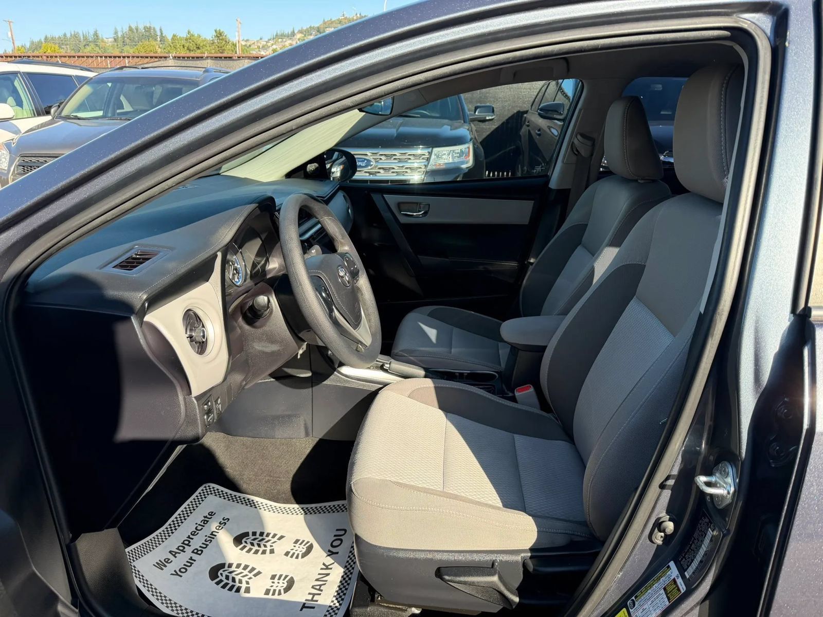Used 2017 Toyota Corolla LE FWD image 8