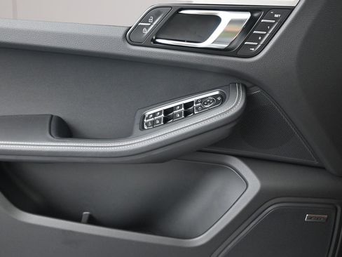 New 2026 Porsche Macan AWD/4WD image 10