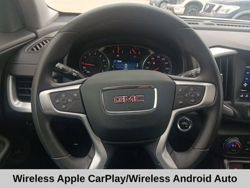 Used 2024 GMC Terrain SLE w/ Driver Convenience Package image 11