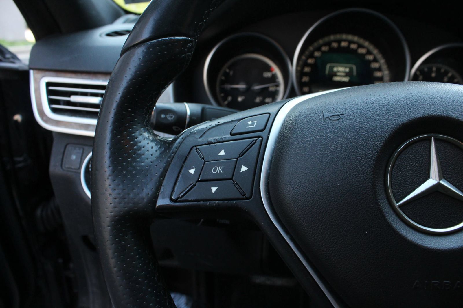 Used 2015 Mercedes-Benz E 350 4MATIC Sedan image 30