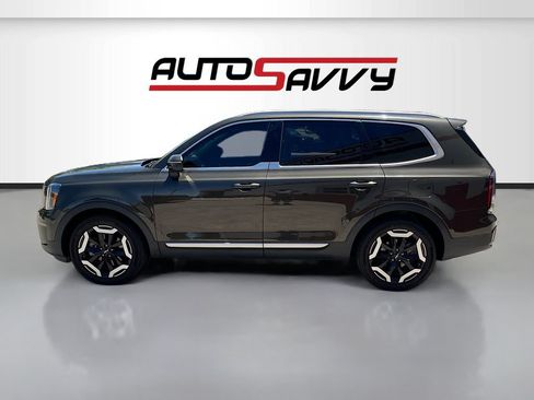 Used 2024 Kia Telluride EX w/ EX Captain's Chair Package AWD/4WD image 4