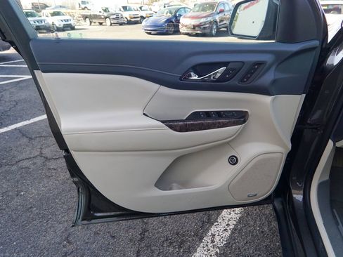 Used 2020 GMC Acadia Denali w/ LPO, Floor Liner Package AWD/4WD image 17