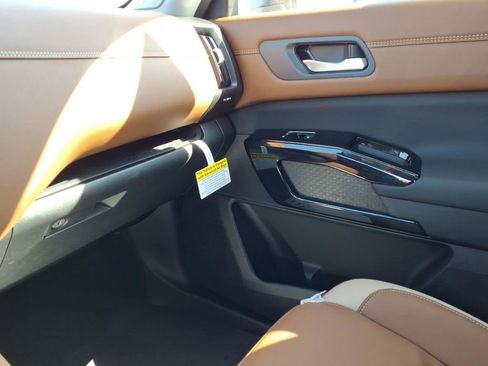 New 2026 Nissan Pathfinder Platinum image 23