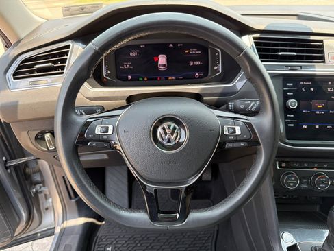 Used 2020 Volkswagen Tiguan SEL AWD/4WD image 14