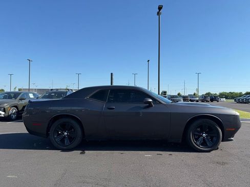Used 2021 Dodge Challenger SXT RWD image 4